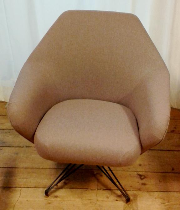 P32 Lounge Chair Polsterei